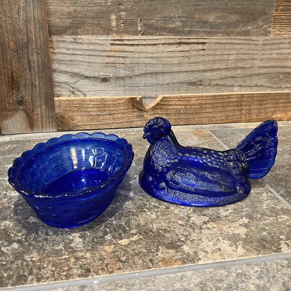 Cobalt Glass Hen on Nest - Picture 3 of 4
